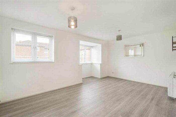 2 Bedroom Flat For Sale In Campbell Gordon Way, Cricklewood, NW2