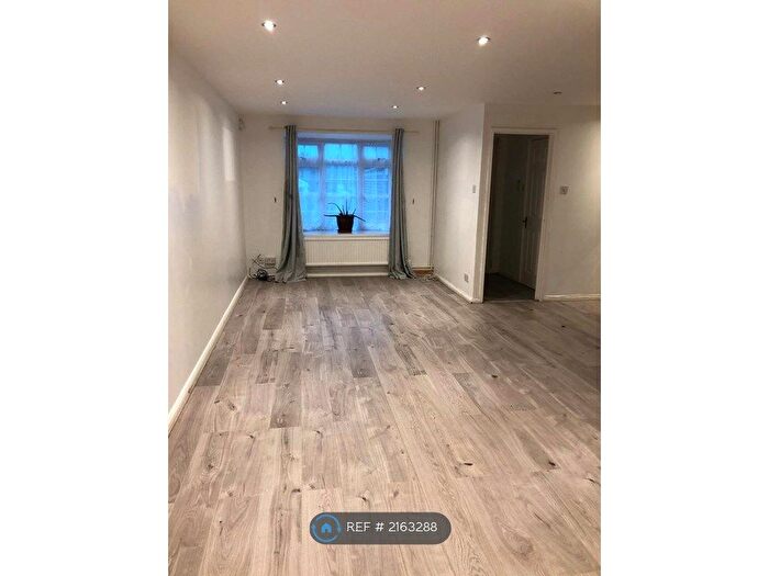 3 Bedroom Terraced House To Rent In Dickson, Cheshunt, EN7