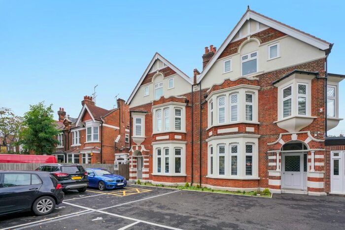 2 Bedroom Flat To Rent In Uxbridge Road, London, W3