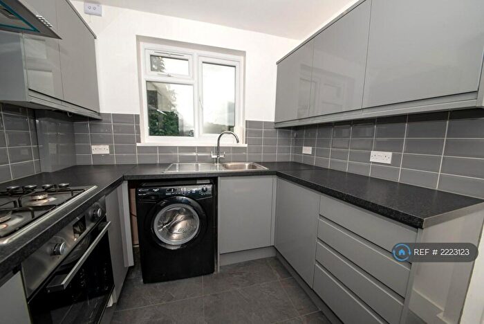 1 Bedroom Flat To Rent In Hughenden Road, High Wycombe, Bucks, HP13