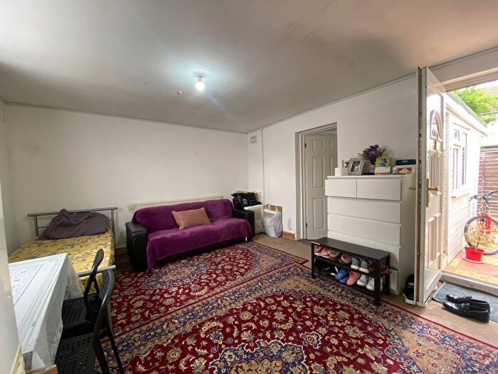 1 Bedroom Flat To Rent In Western Road, Mitcham, CR4