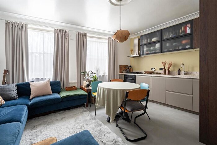 2 Bedroom Flat For Sale In Goldsmiths Row, Hackney, E2