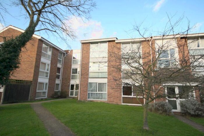2 Bedroom Flat To Rent In Oakley Close, Isleworth, TW7