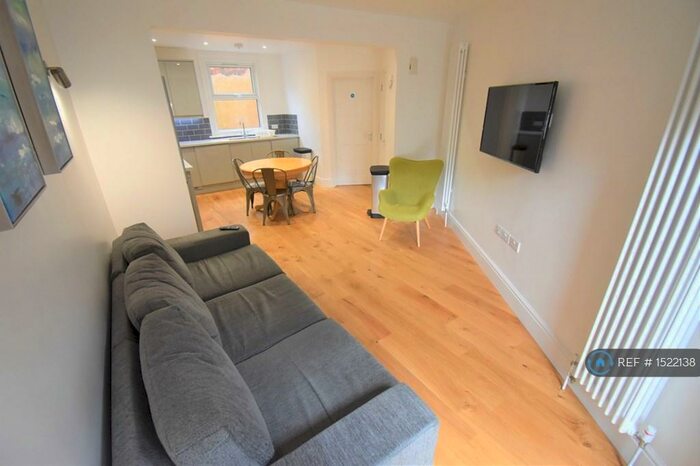 4 Bedroom Terraced House To Rent In Erleigh Road, Reading, RG1