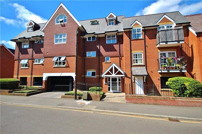2 Bedroom Apartment For Sale In Prospect Court, Sydenham Road, Guildford, Surrey, GU1
