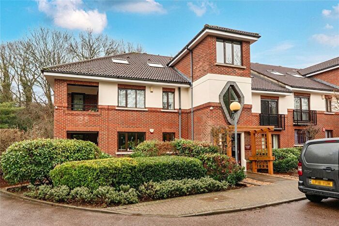 3 Bedroom Flat For Sale In Portman Lodge, Brook Park Close, Grange Park, N21