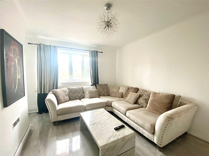 1 Bedroom Flat To Rent In Hume Court, Hawes Street, N1