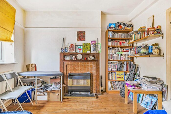 1 Bedroom Flat For Sale In Hanley Road, Stroud Green, London, N4