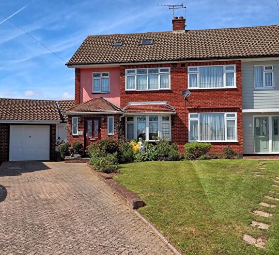 4 Bedroom Semi-Detached House For Sale In Meadow Close, Thundersley, SS7
