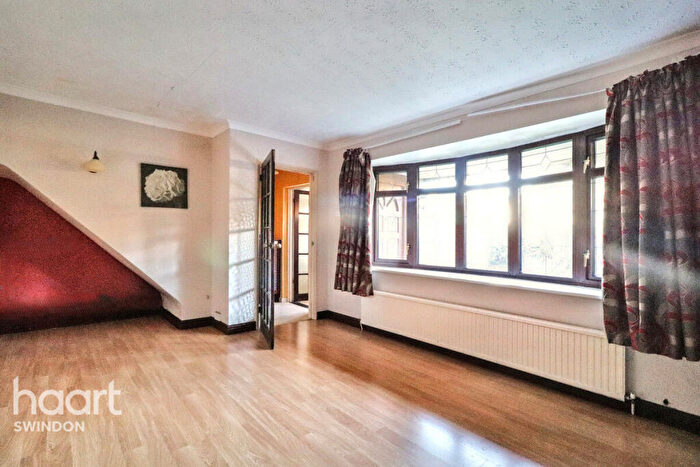 3 Bedroom Semi Detached House To Rent In Swindon Road, Swindon, SN3