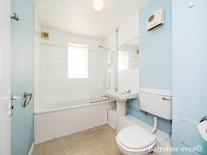 1 Bedroom Flat To Rent In Greenslade Road Barking, IG11