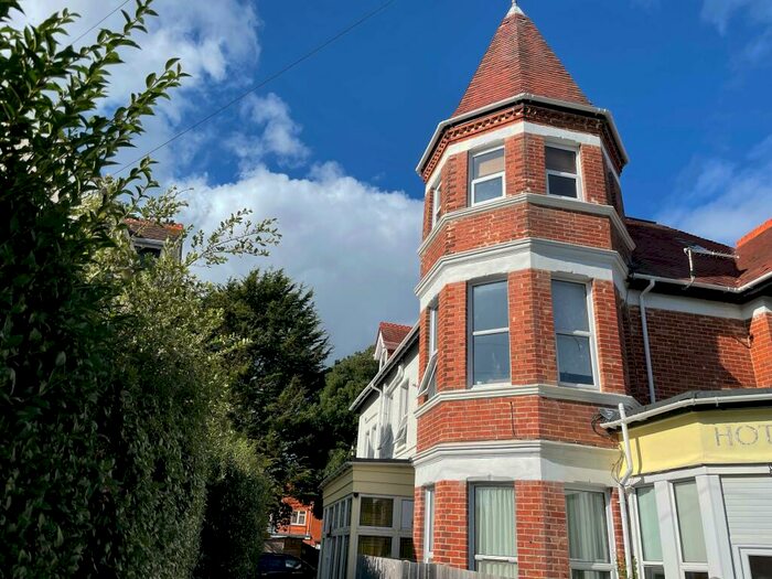 1 Bedroom Flat To Rent In Claremont House, BH5