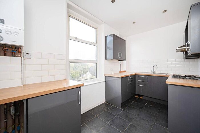 2 Bedroom Flat For Sale In Mare Street, Hackney, London, E8