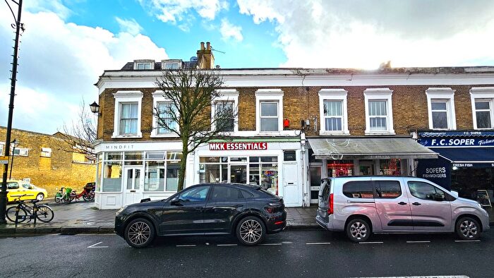 1 Bedroom Flat For Sale In Evelina Road, Nunhead, London, SE15