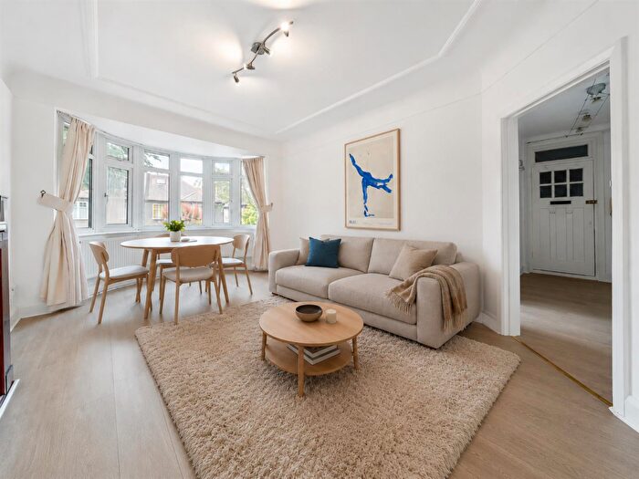 2 Bedroom Flat To Rent In Bramshill Gardens, , Tufnell Park, NW5