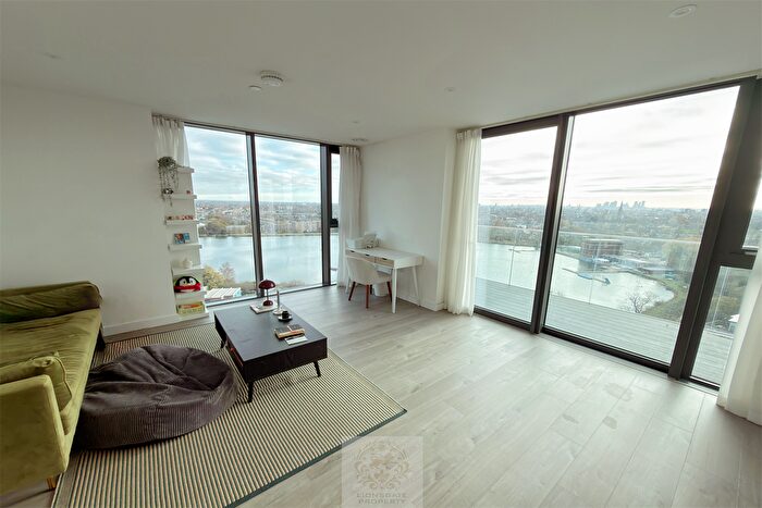 2 Bedroom Flat To Rent In Willowbrook House, Coster Avenue, N4