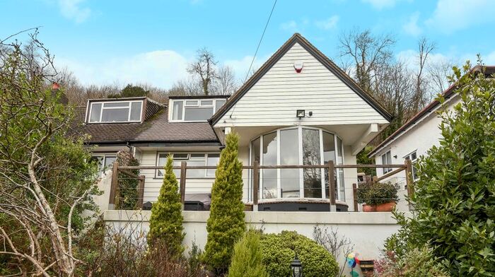 3 Bedroom Detached House To Rent In Stafford Road, Caterham, CR3