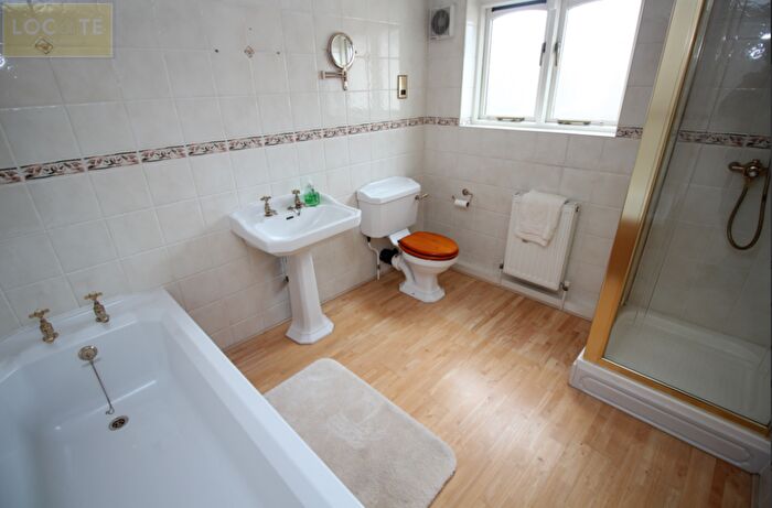 4 Bedroom Semi-Detached House To Rent In Roe Green, Worsley, Manchester, M28