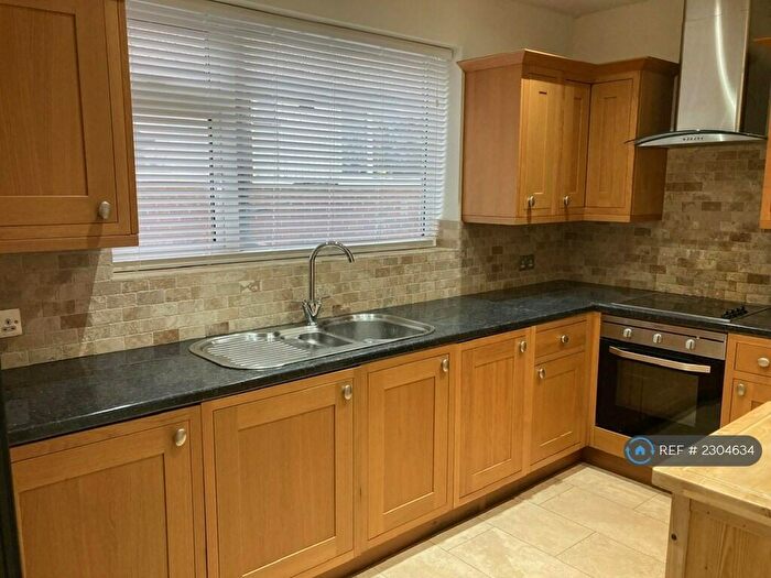 2 Bedroom Maisonette To Rent In Wimborne Close, Buckhurst Hill, IG9