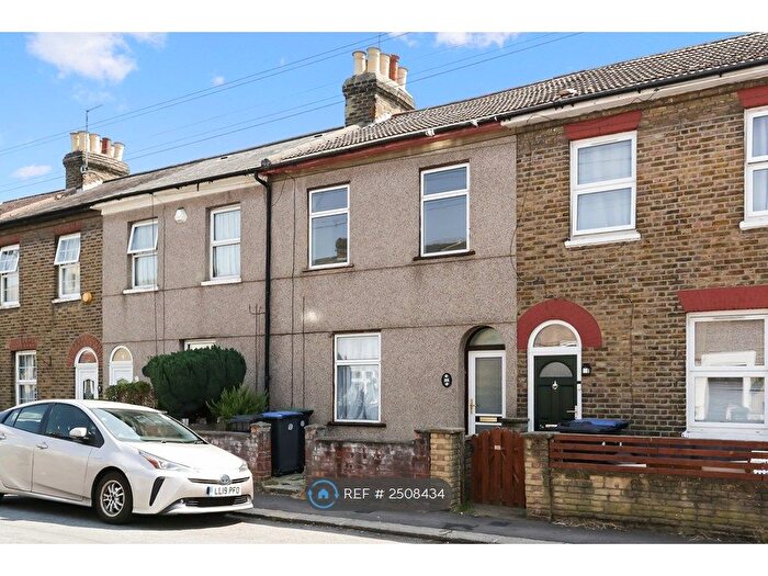 3 Bedroom Terraced House To Rent In Medcalf, London, EN3