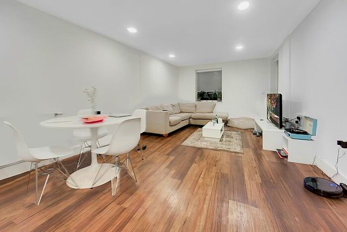 2 Bedroom Flat To Rent In Market Road, London, N7