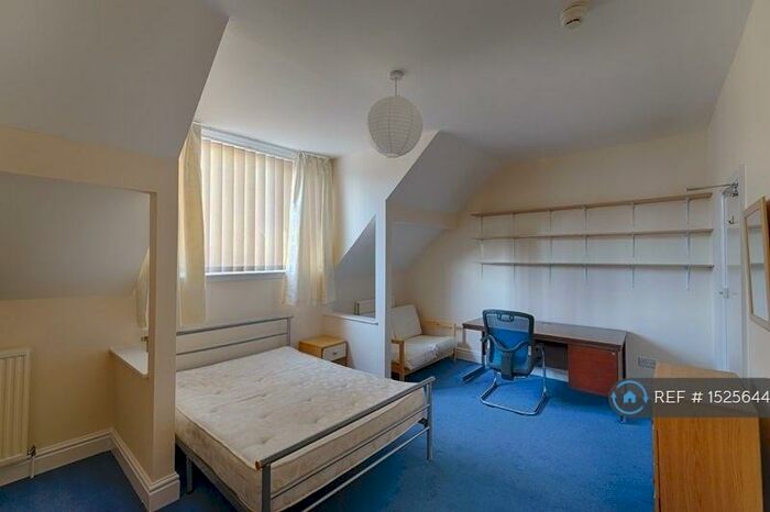 7 Bedroom Semi-Detached House To Rent In Argyle Avenue, Manchester, M14