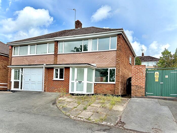3 Bedroom Semi Detached House For Sale In Winchester Rise, Dudley, DY1