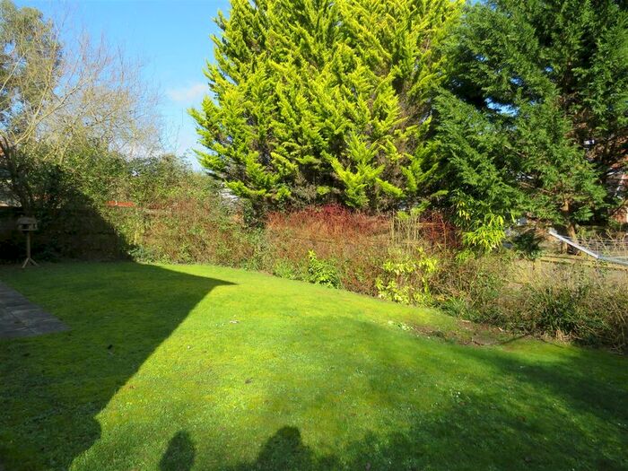 1 Bedroom Flat To Rent In Bridge Road, Bursledon, Southampton, SO31