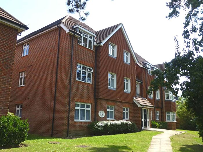 2 Bedroom Flat To Rent In Hook Road, Chessington, Surrey., KT9