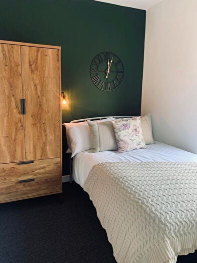 6 Bedroom House To Rent In Oxford Street, Bristol, BS5