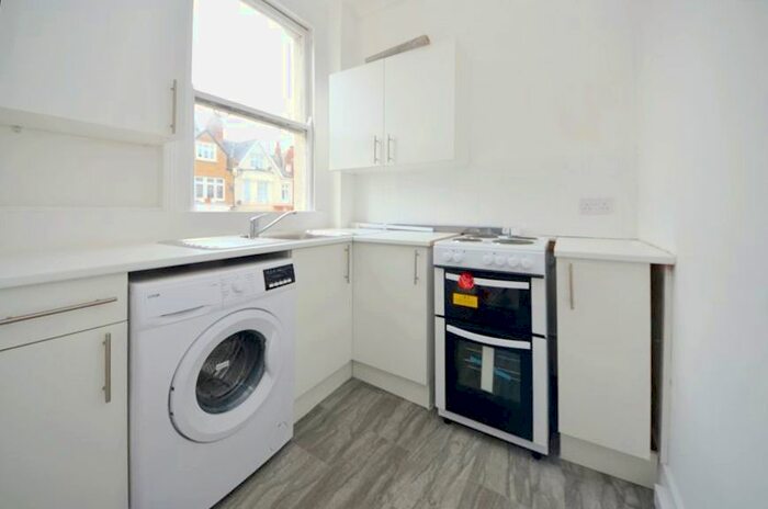 2 Bedroom Flat To Rent In Romola Road, London, SE24