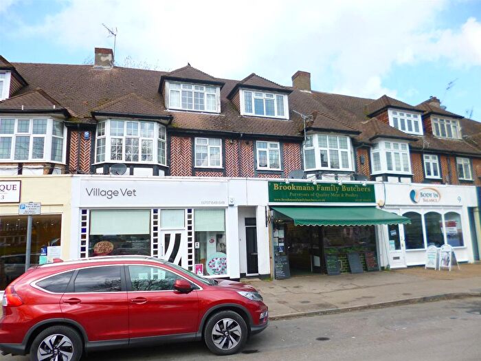 2 Bedroom Flat To Rent In Bradmore Green, Brookmans Park, Herts, AL9