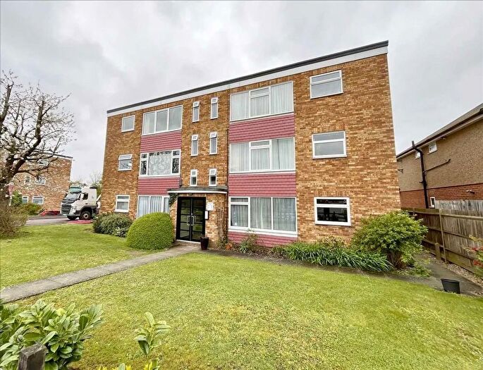 2 Bedroom Flat To Rent In Coldharbour Lane, Bushey, WD23