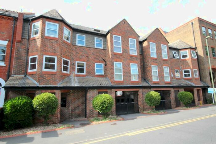 2 Bedroom Flat To Rent In Sydenham Road, Guildford, GU1