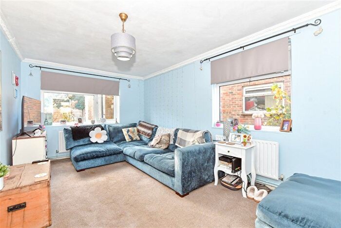 1 Bedroom Flat For Sale In Spinney North, Pulborough, West Sussex, RH20