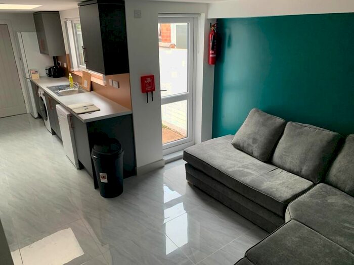 5 Bedroom Terraced House To Rent In Terry Road, Coventry, CV1