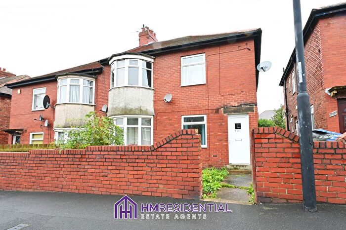 3 Bedroom Flat To Rent In Two Ball Lonnen, Fenham, Newcastle Upon Tyne, NE4