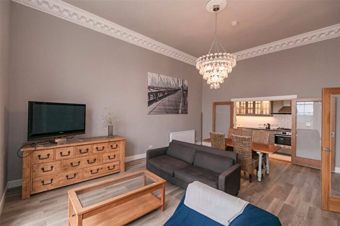 2 Bedroom Flat To Rent In Clarendon Crescent, Edinburgh, EH4