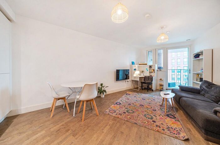 1 Bedroom Flat For Sale In Doniford House, Healum Avenue, Southall, UB2
