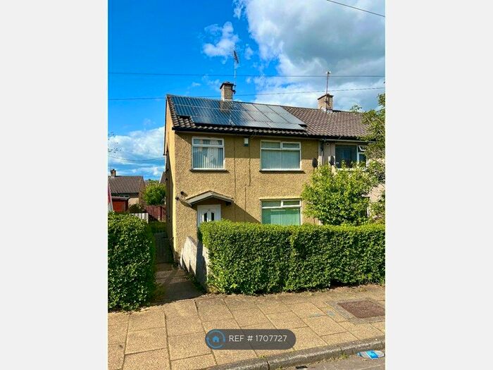 3 Bedroom Semi-Detached House To Rent In Englefield Crescent, Bradford, BD4
