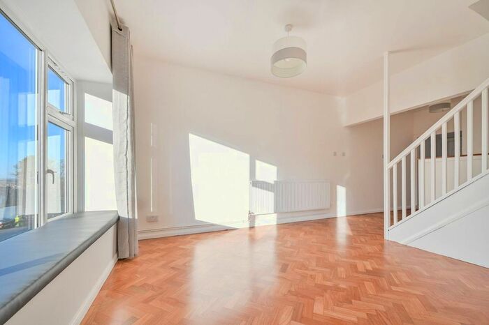 4 Bedroom Maisonette To Rent In Crescent Road, Kingston Hill, Kingston Upon Thames, KT2