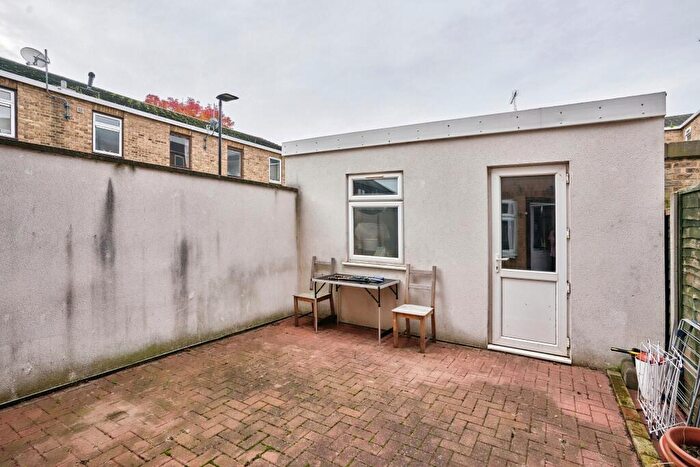 5 Bedroom End Of Terrace House For Sale In Asland Road, London, E15