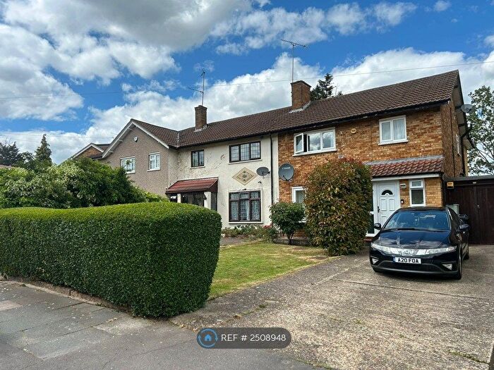 4 Bedroom End Of Terrace House To Rent In Aragon Drive, Ilford, IG6