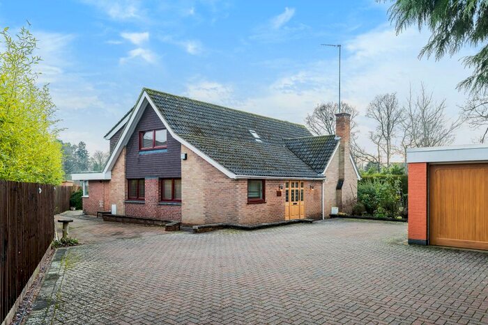 5 Bedroom Detached House For Sale In Overstone Road, Northampton, NN6