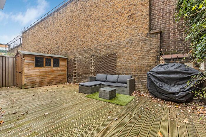 1 Bedroom Apartment For Sale In Hornsey Road, London, N7
