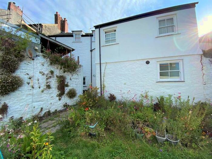 Flat To Rent In St. Thomas Street, Penryn, TR10