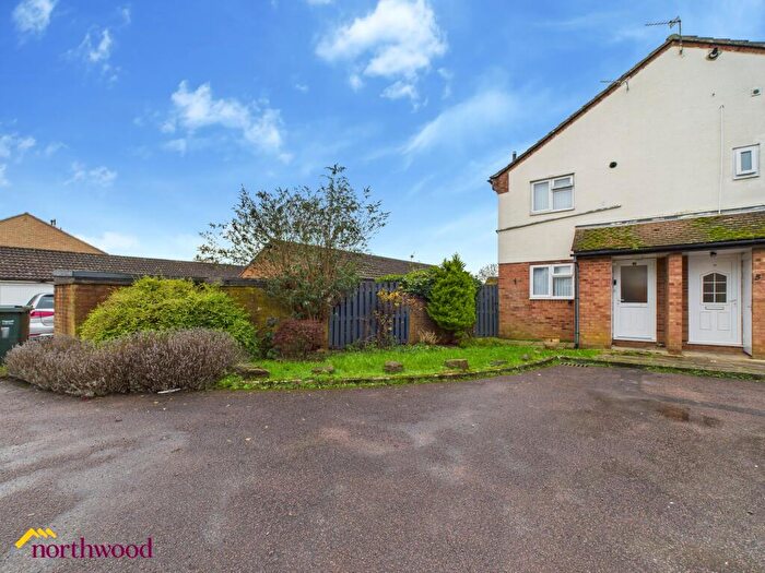 1 Bedroom Semi Detached House For Sale In Chichester Walk, Banbury, OX16