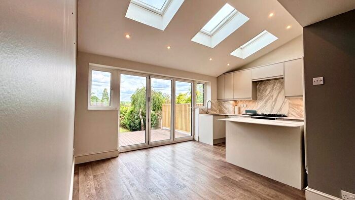 4 Bedroom House To Rent In Bush Road, Buckhurst Hill, IG9
