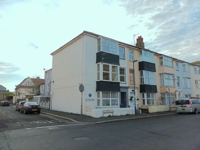 1 Bedroom Flat To Rent In Alexander Terrace, Clarence Road, PO21