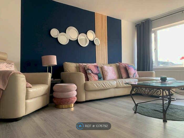 3 Bedroom Detached House To Rent In Crowthorne Gardens, Nottingham, NG5